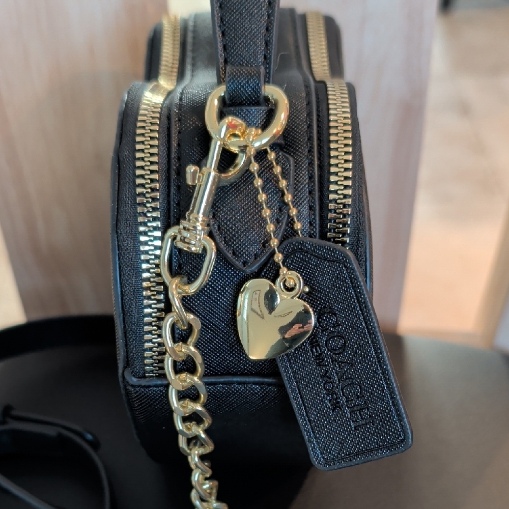 Coach (CE652) Heart-Shaped Crossbody Black Pebbled Leather Gold Tone Hardware - Picture 2 of 8